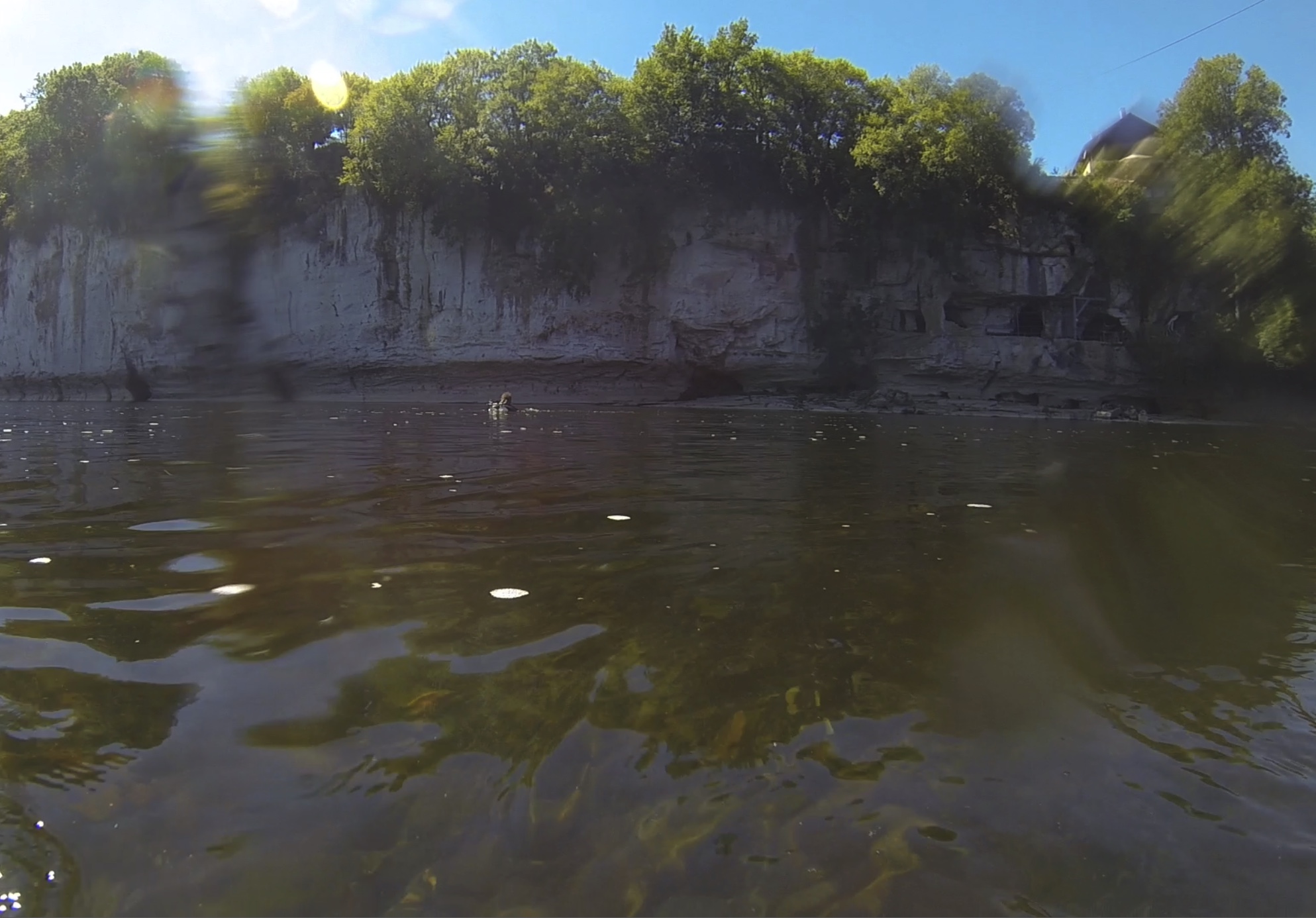 Plongée souterraine dans le Lot à l'émergence de Meyraguet